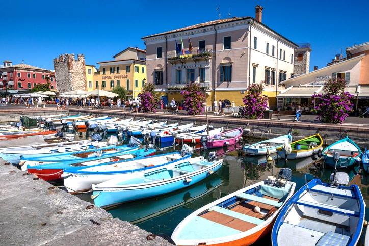 bardolino-boat