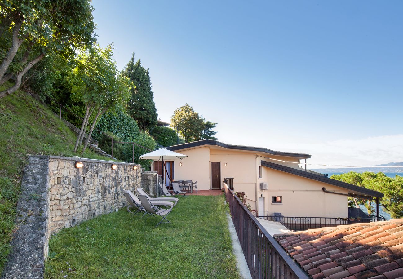 Ferienwohnung in Torri del Benaco - Greenery Loft With Lake View