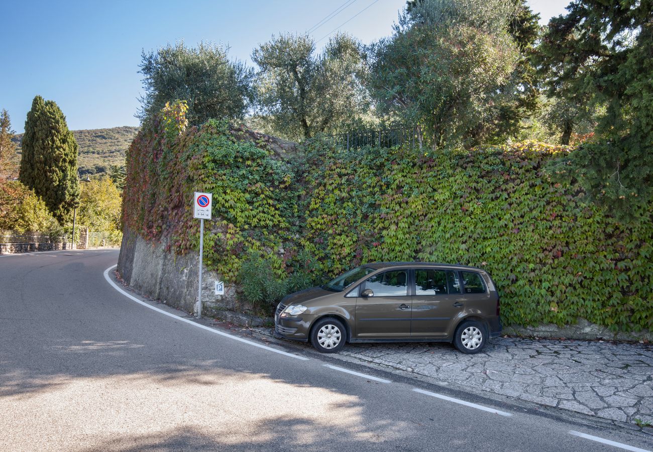 Ferienwohnung in Torri del Benaco - Greenery Loft With Lake View