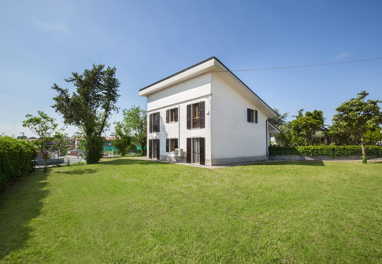 Villa in Lazise - Villa Delle Coste With Pool