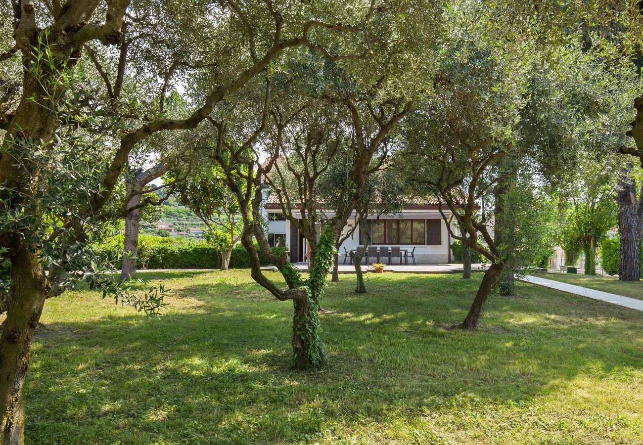 Villa in Lazise - Villa Delle Coste With Pool