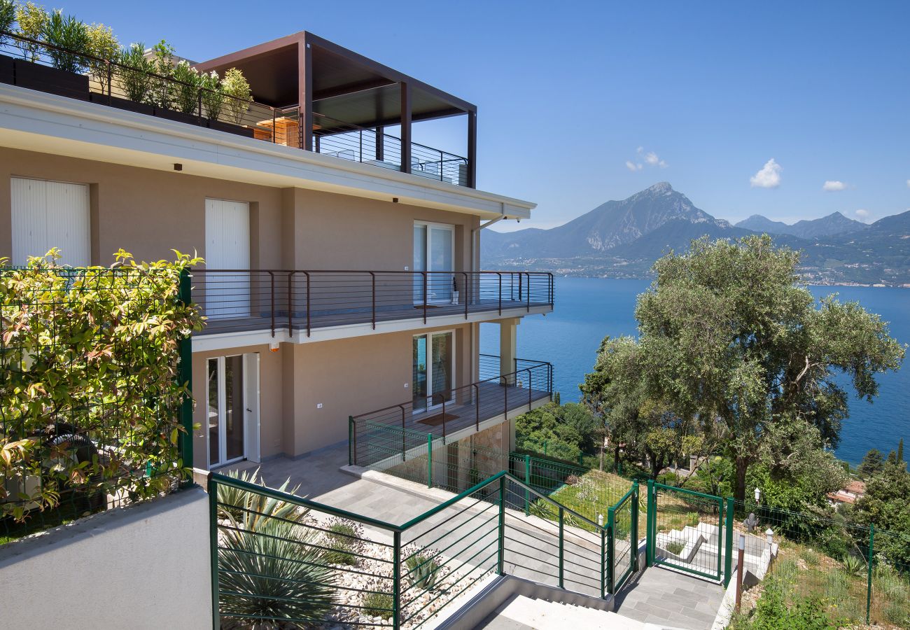 Ferienwohnung in Torri del Benaco - Paradise Apartment With Pool