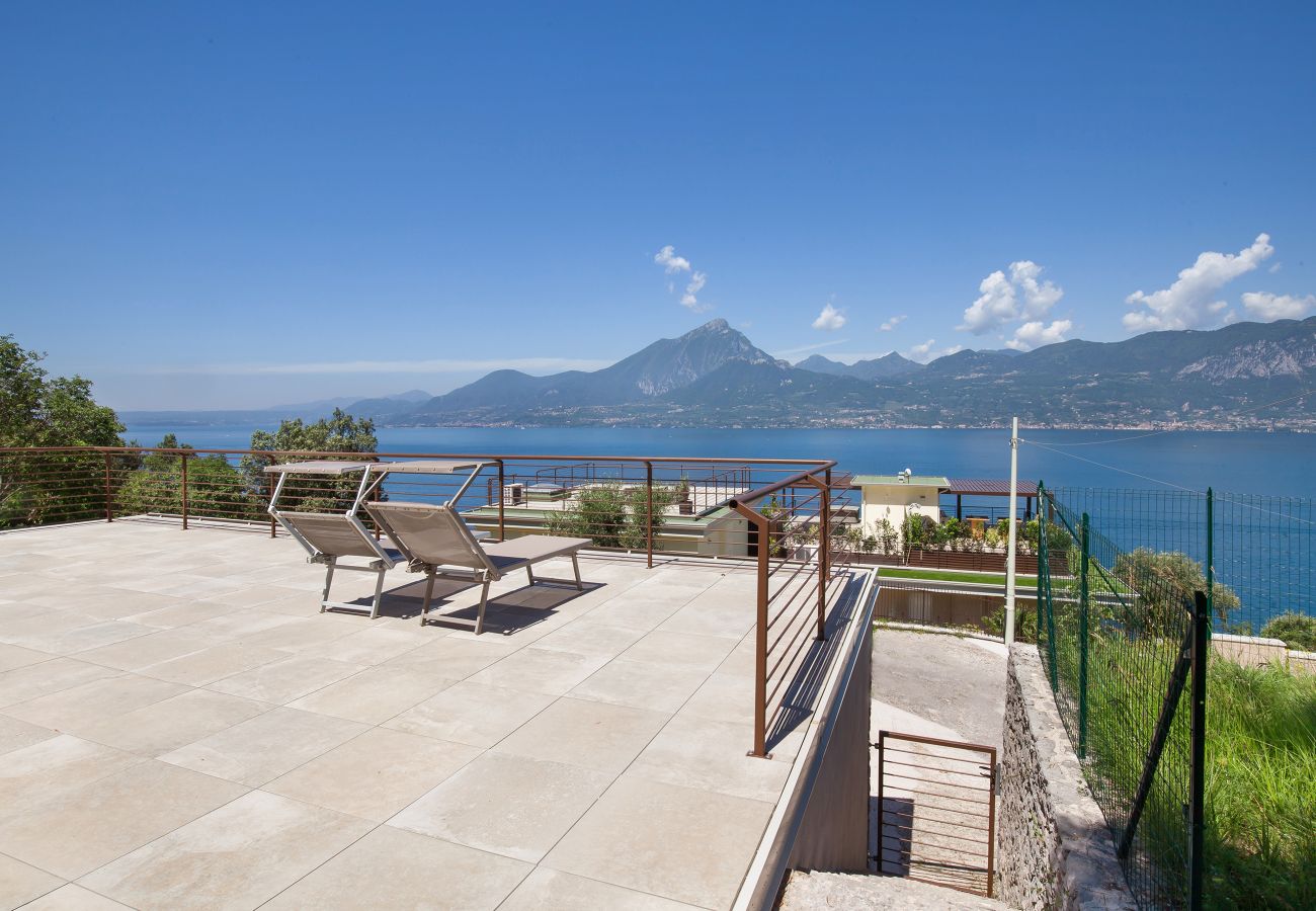 Ferienwohnung in Torri del Benaco - Paradise Apartment With Pool