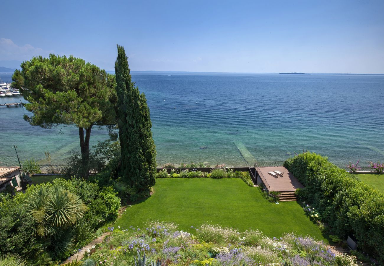 Villa in Manerba del Garda - Villa Grace with Pool on the Lake