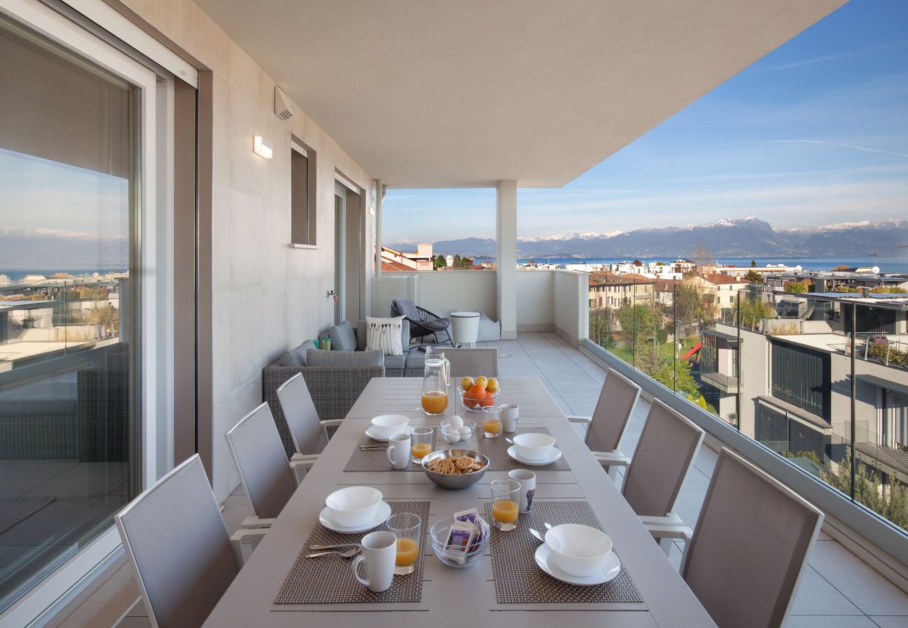 Ferienwohnung in Peschiera del Garda - Perla Garda Lake Apartment With Pool