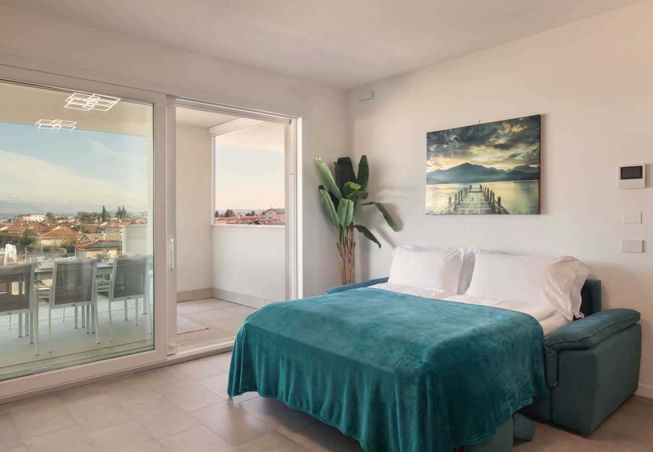 Ferienwohnung in Peschiera del Garda - Perla Garda Lake Apartment With Pool