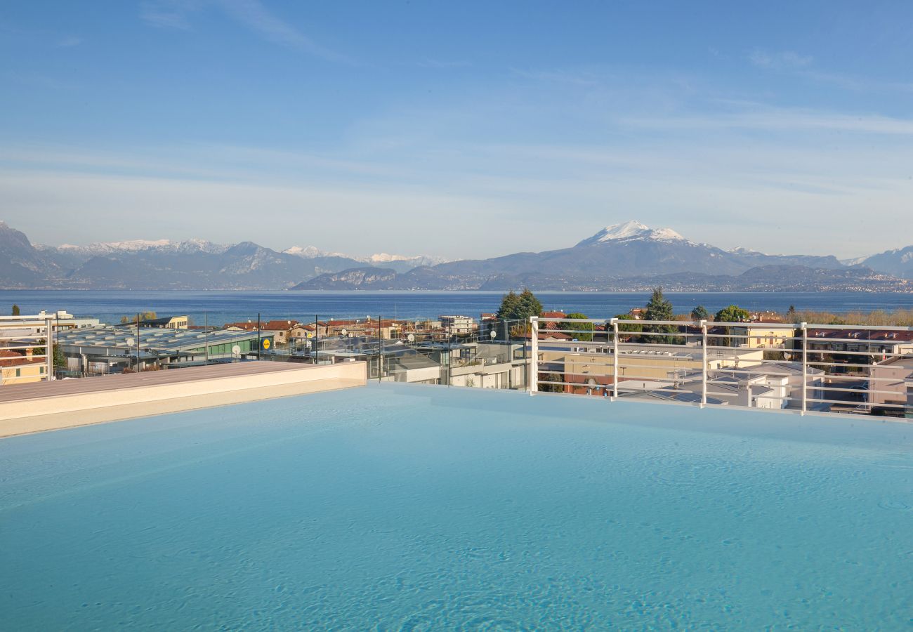 Ferienwohnung in Peschiera del Garda - Perla Garda Lake Apartment With Pool