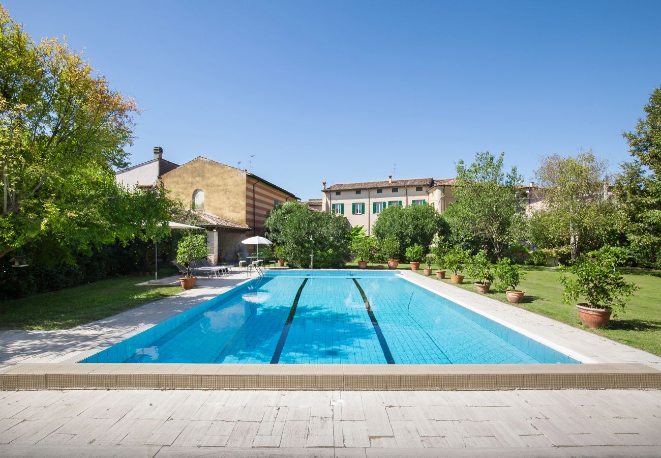 Villa a Volta Mantovana - Villa L'Oleandra with Pool up to 12 People