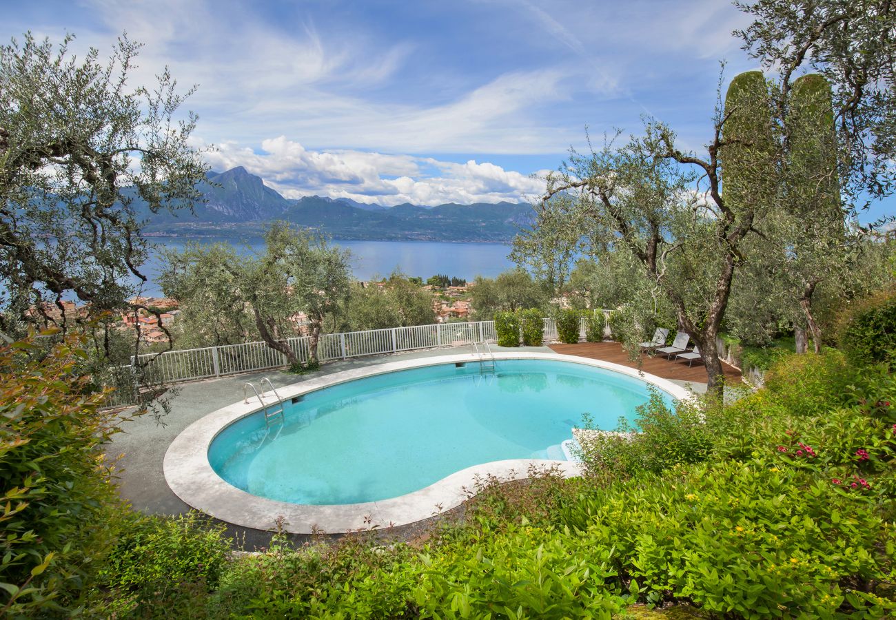 Villa a Torri del Benaco - Villa Pirandello With Pool
