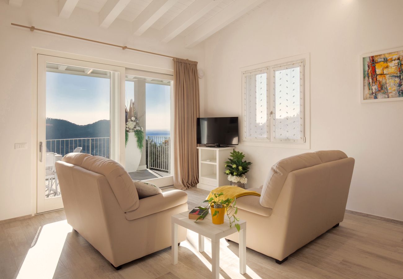 Appartamento a Costermano - White Apartment