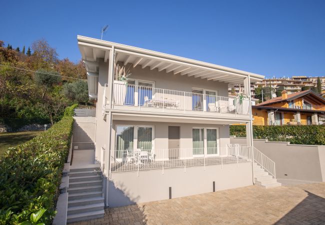  in Costermano - White Apartment with Terrace and Lake View